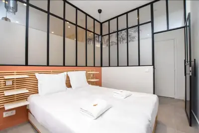 Un ou plusieurs lits dans un hébergement de l'établissement Charming Apartment -3BR/6P-Gare du Nord/Montmartre