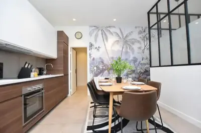 Cuisine ou kitchenette dans l'établissement Charming Apartment -3BR/6P-Gare du Nord/Montmartre