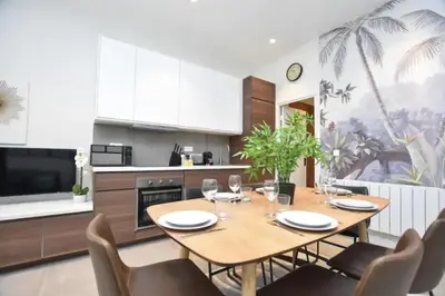 Cuisine ou kitchenette dans l'établissement Charming Apartment -3BR/6P-Gare du Nord/Montmartre