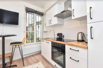 Cuisine ou kitchenette dans l'établissement Cosy Studio 2P- Gare de l'Est/Paris Center