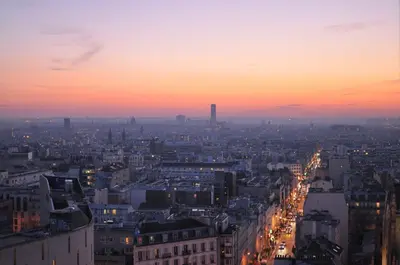 Vue générale sur Paris ou vue de la ville depuis l'appartement