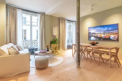 Télévision ou salle de divertissement dans l'établissement Marais - Magnificent 3BR/BTH decorated with taste