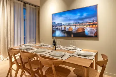 Télévision ou salle de divertissement dans l'établissement Marais - Magnificent 3BR/BTH decorated with taste