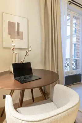 Télévision ou salle de divertissement dans l'établissement Marais - Magnificent 3BR/BTH decorated with taste