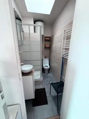 Salle de bains dans l'établissement Studio equipé, lumineux a Paris