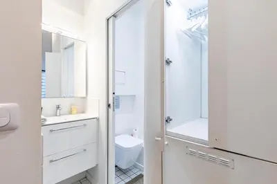 Salle de bains dans l'établissement PARIS 3° CENTRE MARAIS -COCON CALME (PROPRETÉ +++)