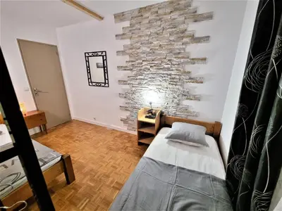 Un ou plusieurs lits dans un hébergement de l'établissement Appart' convivial 3 Ch 73m² à proximité de Paris