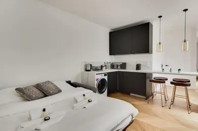 Cuisine ou kitchenette dans l'établissement Appartement Moderne au coeur du 7ème
