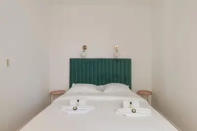 Un ou plusieurs lits dans un hébergement de l'établissement Appartement Moderne au coeur du 7ème
