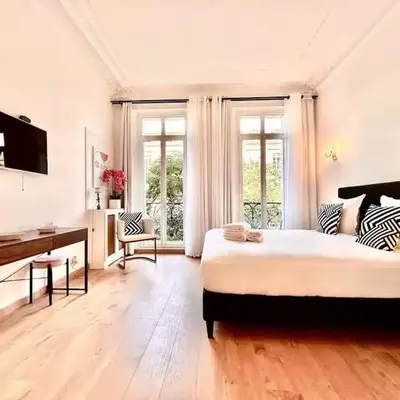 Charme et Volupté à République