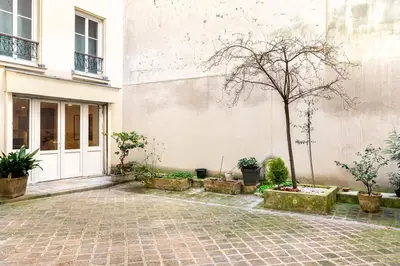 Jardin de l'établissement Bel appartement parisien