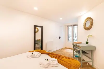 Un ou plusieurs lits dans un hébergement de l'établissement Bel appartement parisien