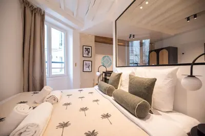Un ou plusieurs lits dans un hébergement de l'établissement Cosy Nest in Saint Germain