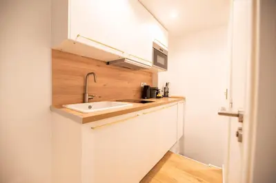 Cuisine ou kitchenette dans l'établissement Cosy Nest in Saint Germain