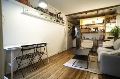 Cuisine ou kitchenette dans l'établissement Pretty 36 m near Buttes-Chaumont