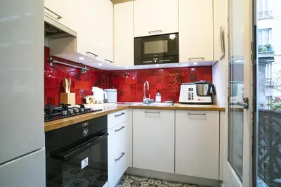 Cuisine ou kitchenette dans l'établissement Pretty 36 m near Buttes-Chaumont