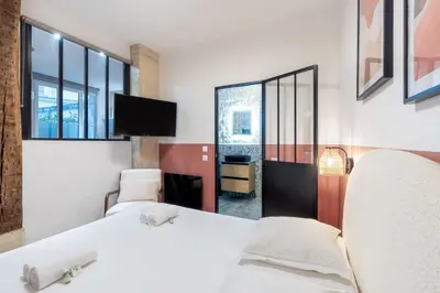 Un ou plusieurs lits dans un hébergement de l'établissement NEW Gorgeous Flat-Central Area