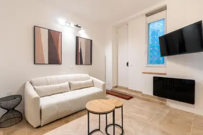 Télévision ou salle de divertissement dans l'établissement NEW Gorgeous Flat-Central Area