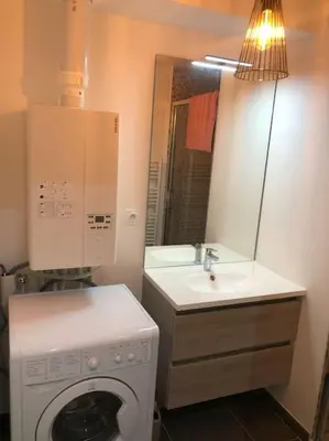 Salle de bains dans l'établissement Appartement Neuf de 40 M2 à Issy-Les-Mx / Paris 15