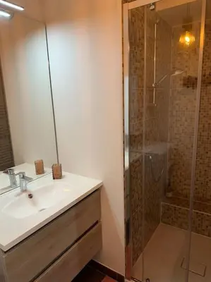 Salle de bains dans l'établissement Appartement Neuf de 40 M2 à Issy-Les-Mx / Paris 15