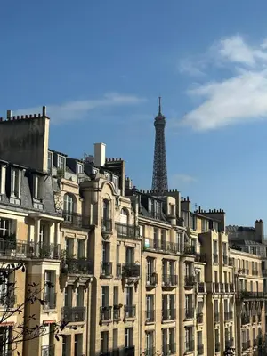Vue générale sur Paris ou vue de la ville depuis l'appartement