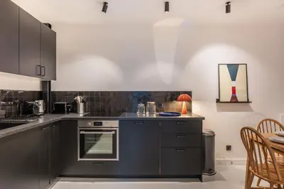 Cuisine ou kitchenette dans l'établissement Design Architect Flat - 6 guests - 15min from Paris center