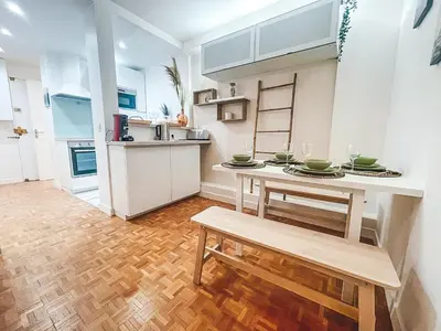 Cuisine ou kitchenette dans l'établissement Suite familiale à Paris