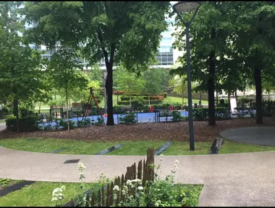 Jardin de l'établissement Appartement Paris La Défense Metro L1/RER A