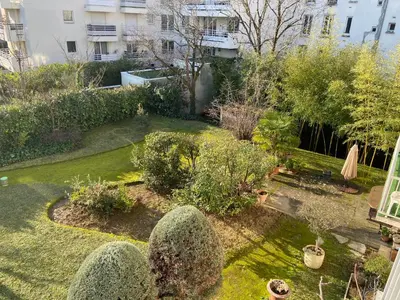 Jardin de l'établissement Joli Studio Lumineux