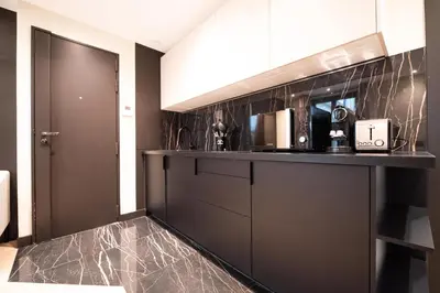 Cuisine ou kitchenette dans l'établissement Lovely Home - LOUVRE MUSEUM