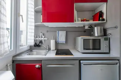 Cuisine ou kitchenette dans l'établissement Géranimus CLERY: Heart of Paris