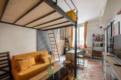 Télévision ou salle de divertissement dans l'établissement Géranimus CLERY: Heart of Paris