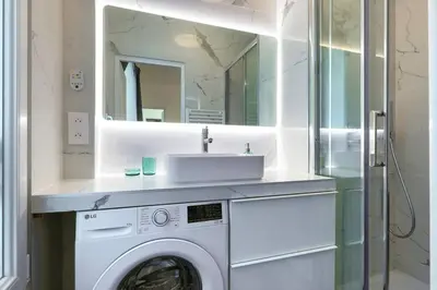 Salle de bains dans l'établissement Appartement spacieux -1BDR/4P -Le bas Montmartre