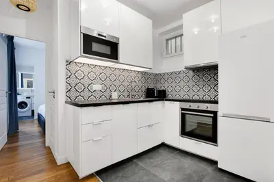 Cuisine ou kitchenette dans l'établissement Appartement spacieux -1BDR/4P -Le bas Montmartre