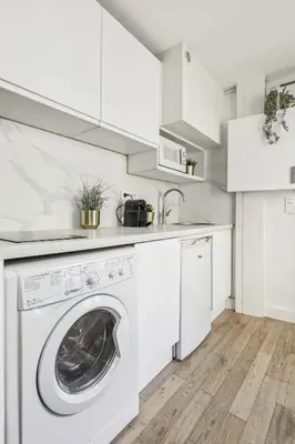 Cuisine ou kitchenette dans l'établissement Luxury apartment near Le Marais
