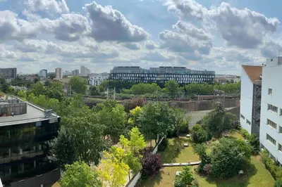 Jardin de l'établissement Agréable deux pièces avec loggia