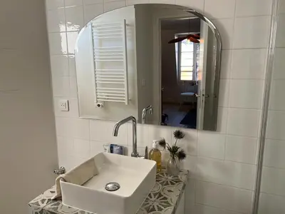 Salle de bains dans l'établissement So Paris Group - Fully Serviced Apartment - Jardin des Plantes - Heart of Paris
