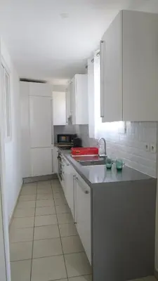 Cuisine ou kitchenette dans l'établissement Quartier Sainte Marthe Paris 10