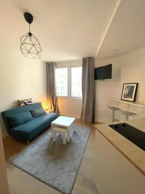 Télévision ou salle de divertissement dans l'établissement Dans le triangle d’Or de Boulogne