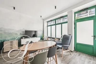 Télévision ou salle de divertissement dans l'établissement Oasis, superbe appart 3 chambres à Paris 15ème