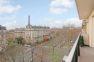 Vue générale sur Paris ou vue de la ville depuis l'appartement