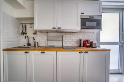 Cuisine ou kitchenette dans l'établissement Nenuphar 3 pièces en RDC Paris 15ème / Felix Faure
