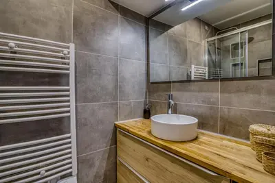 Salle de bains dans l'établissement Nenuphar 3 pièces en RDC Paris 15ème / Felix Faure