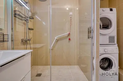 Salle de bains dans l'établissement À Neuilly-sur-Seine - Le Noble - 330B
