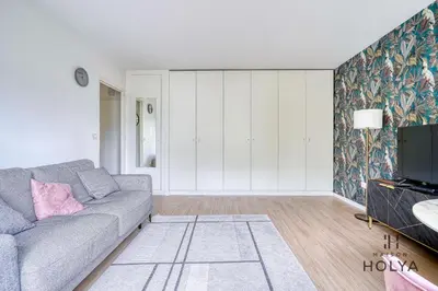 Télévision ou salle de divertissement dans l'établissement À Neuilly-sur-Seine - Le Noble - 330B