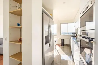 Cuisine ou kitchenette dans l'établissement Comfortion Le Papillon - Appartement de luxe avec vue et piscine