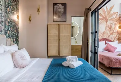 Un ou plusieurs lits dans un hébergement de l'établissement Sophie Stay - Le Mucha - King size bed - AC