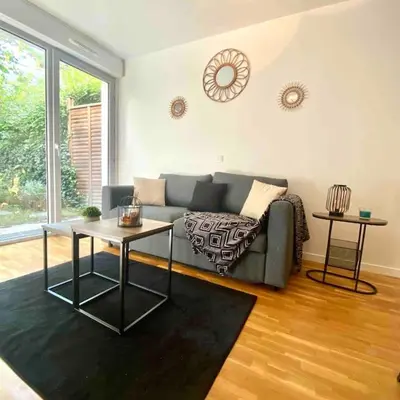 Coin salon dans l'établissement Appartement moderne, Metro 7, Parking et Jardin
