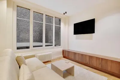 Télévision ou salle de divertissement dans l'établissement New Home - 1BR-4P - Saint Germain