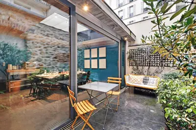 Coin salon dans l'établissement Fabulous House - a Gem in Chic Western Paris